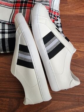 London Fog White Slip-On Sneakers with Black & Gray Stripes